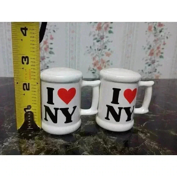 I Heart NY - I Love New York Souvenir Salt & Pepper Shakers - White, Black & Red - Picture 8 of 8